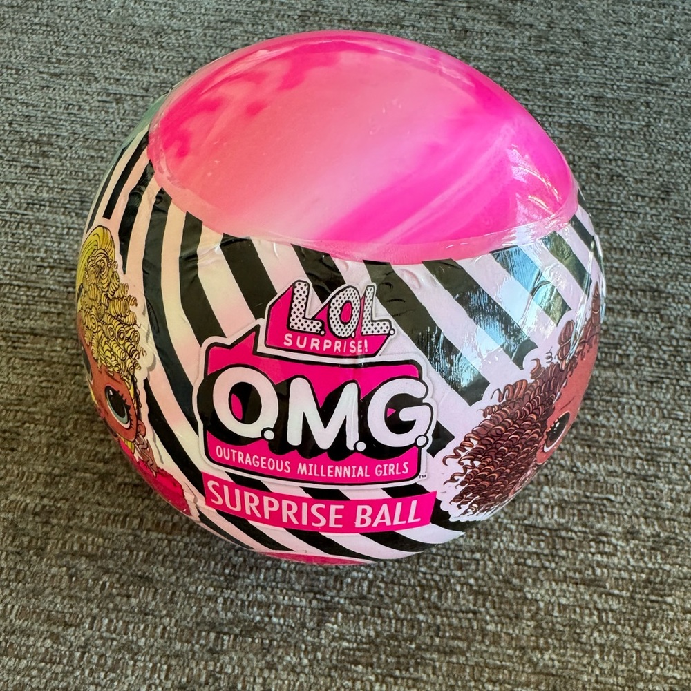 LOL **RARE** OMG two-toned Surprise Ball Accessories. New and Sealed.